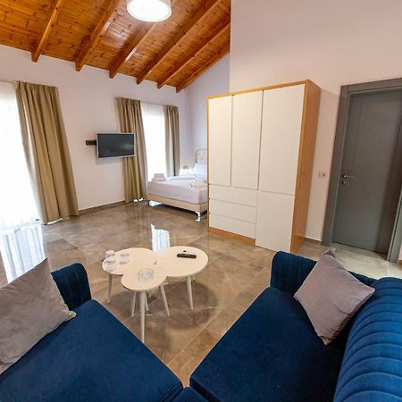 Santa Oliva Suites Ksamil Exteriör bild