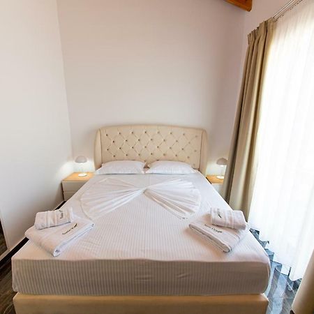 Santa Oliva Suites Ksamil Exteriör bild