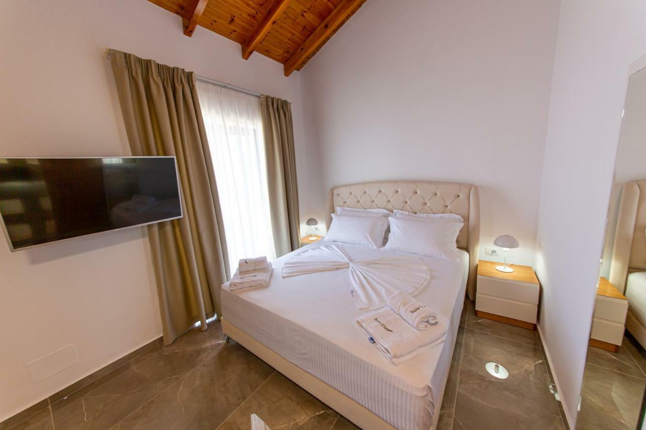 Santa Oliva Suites Ksamil Exteriör bild
