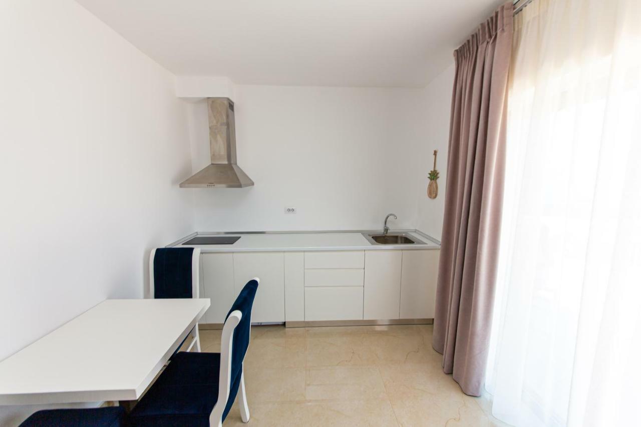 Santa Oliva Suites Ksamil Exteriör bild