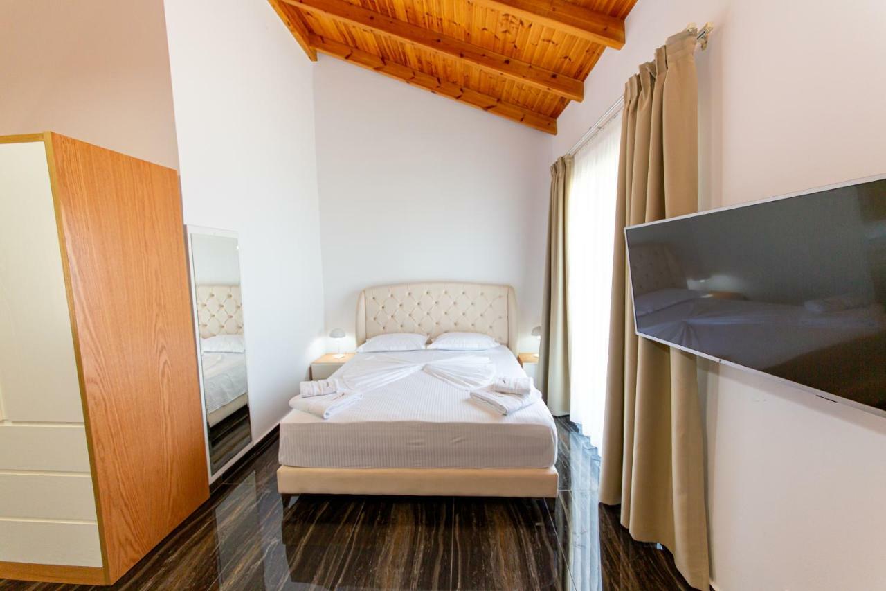 Santa Oliva Suites Ksamil Exteriör bild