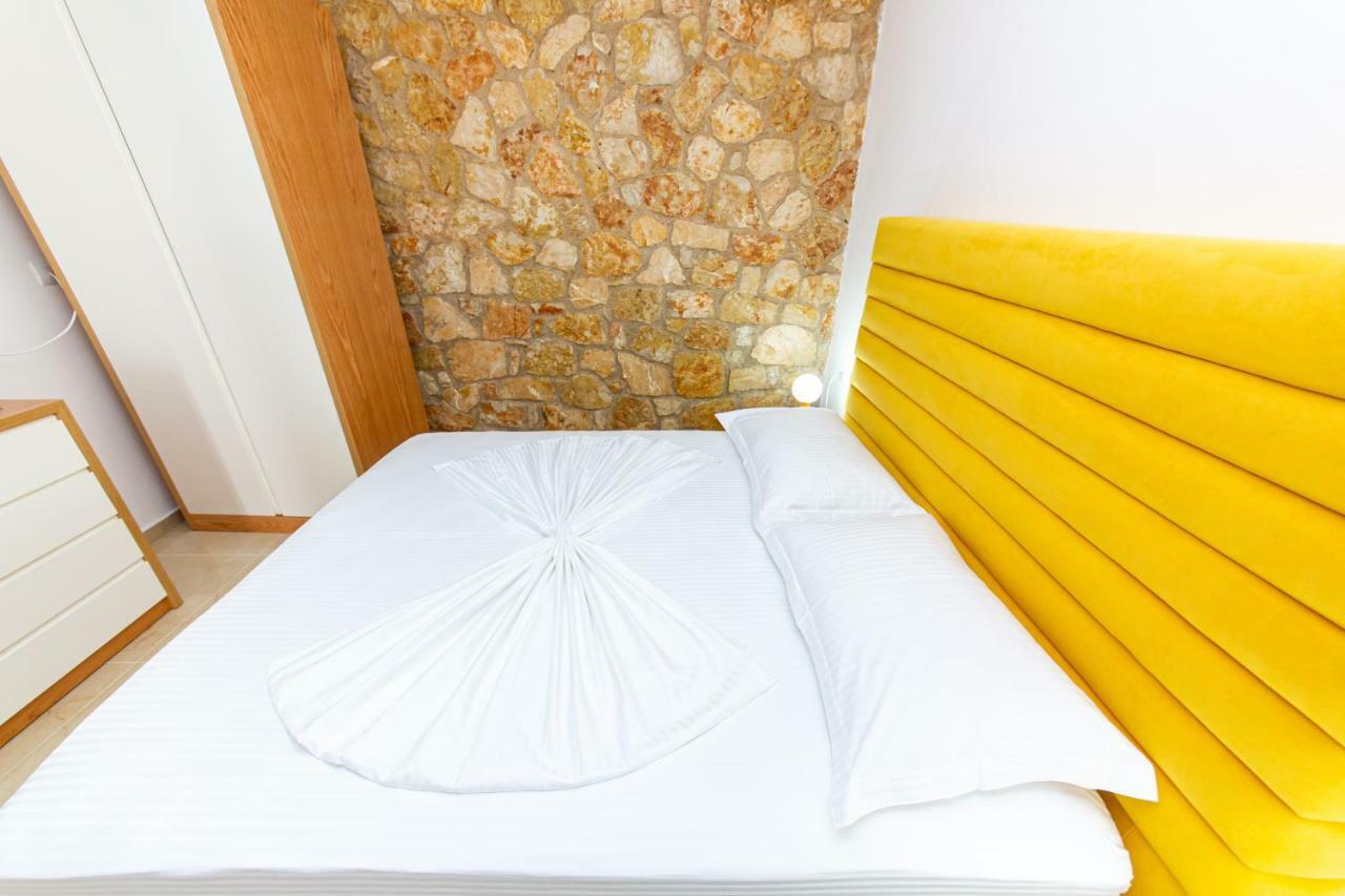 Santa Oliva Suites Ksamil Exteriör bild